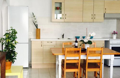 La Santa House | La Santa Feel Good