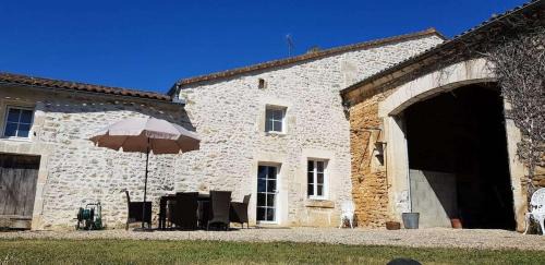 Saint-Simeux House | La spacieuse maison des miots