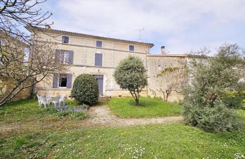 Saint-Simeux House | La spacieuse maison des miots
