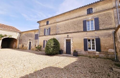 Saint-Simeux House | La spacieuse maison des miots