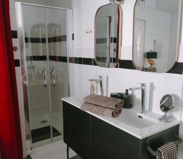 Guingamp Bed & Breakfast | La Suite 27, proche gare et centre ville