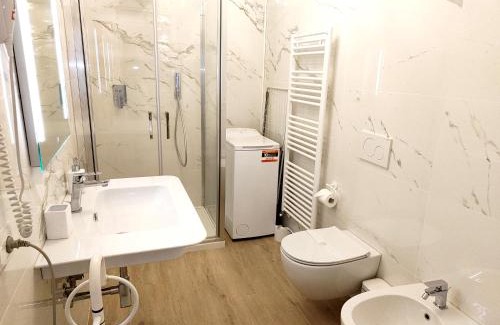 Assisi Apartment | LA SUITE DI SAN RUFINO, 6 minuti da San Carlo Acutis, Centralissimo, Amato dagli Ospiti - Piano Terra, 2 Letti Matrimoniali, Spazioso, Perfetto - MyAssisiSuite, più di un semplice Appartamento - La nostra Forza è DISPONIBILITÀ Live 24-7, MÓWIMY PO POLSKU