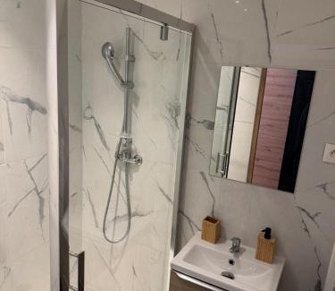 Roubaix Apartment | La suite dorée