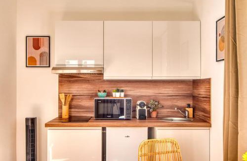 Decines-Charpieu Apartment | La Suite Soleil - Maison studio avec jardin privé