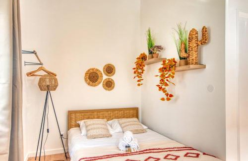 Decines-Charpieu Apartment | La Suite Soleil - Maison studio avec jardin privé