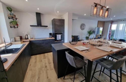 Le Val-Saint-Pere House | La Tanière de la baie - Maison 6-8 pers