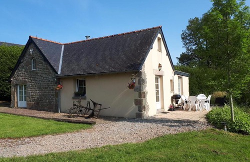 Saint-Michel-de-Montjoie Apartment | La Tentonniere