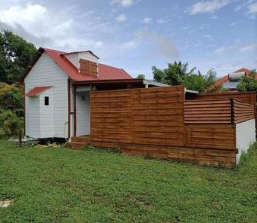 Capesterre-de-Marie-Galante Ski Chalet | La tiny de titanse avec piscine