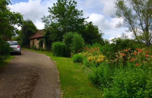 Marcilly-la-Gueurce Bed & Breakfast | La Tour