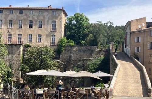 Entrecasteaux House | La tourelle aux hirondelles