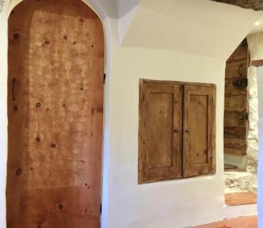 Entrecasteaux House | La tourelle aux hirondelles