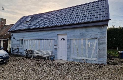 Honguemare-Guenouville House | La tranquille maison bleue