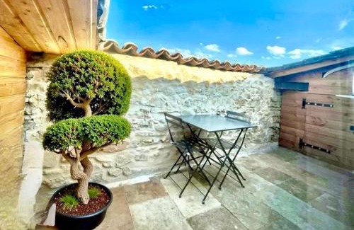 Saint-Genies-de-Malgoires Apartment | La Tropézienne, charme et confort au coeur du Gard