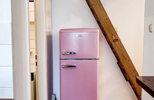 Schoeneberg Apartment | La Vie En Rose: Elegance and Art