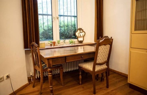 Schoeneberg Apartment | La Vie En Rose: Elegance and Art