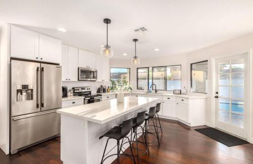 Tempe House | La Vieve Family Oasis-FREE Htd Pool-Billiards-BBQ