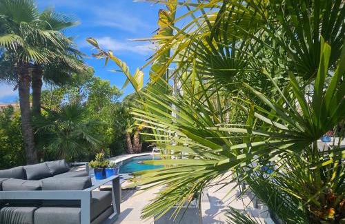 Mandelieu-La-Napoule Apartment | La Villa 155 superbe appartement centre ville avec piscine