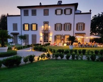 Livorno Apartment | LA VILLA APARTMENTS - Convenient for Sardinia and Corsica - 4 beds - Private Parking included with Camera