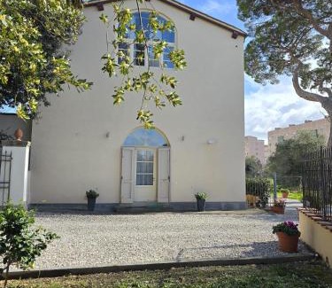 Livorno Villa | La Villa apartments Tinaia - Excellent for Sardegna & Corsica - 6-8 beds - Private parking included with camera