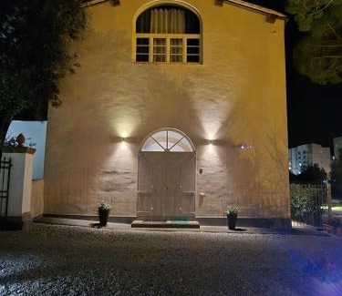 Livorno Villa | La Villa apartments Tinaia - Excellent for Sardegna & Corsica - 6-8 beds - Private parking included with camera