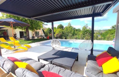 Sarlat-la-Caneda Villa | La Villa d Elsa 10-12 pers piscine chauffée 500m du centre ville