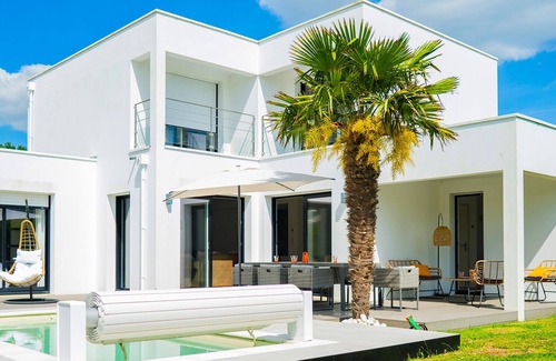 Concarneau House | "LA VILLA DE CARLA" 4 pers heated pool, beach and GR34 on foot Concarneau
