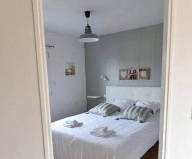 Cleder Villa | La villa des amiets, piscine chauffée et à 500 m de la plage