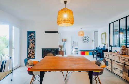 Bourgenay Villa | "LA VILLA DES HAUTES MER" Villa 4 étoiles, 10 personnes, piscine privée chauffée, parc arboré, proche plage et marais