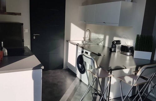 Genas Apartment | La Villa-Loft-Private Bathroom-Apartment-Courtyard view