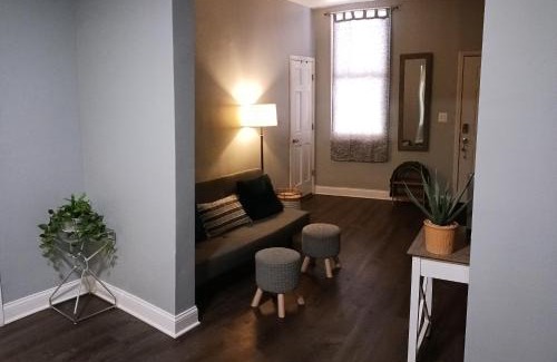 Little Village Apartment | La Villita - Gateway to Chicago