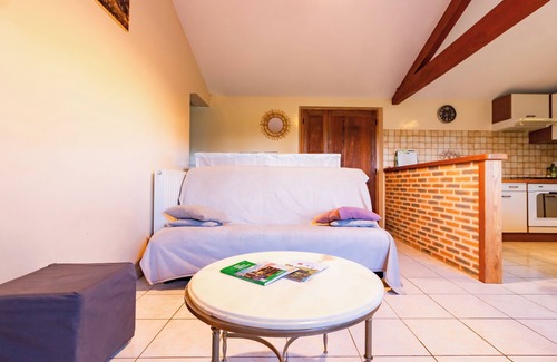 Saint-Perdoux House | La Vue Verdoyante - ideal for 2 adults & 2 children - 9 km from Figeac