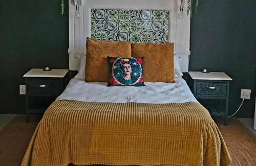Port Elizabeth Apartment | LACASITA STANFORD Quirky self-catering accommodation