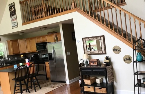 Rowland House | Lackawaxen Country Home with a View