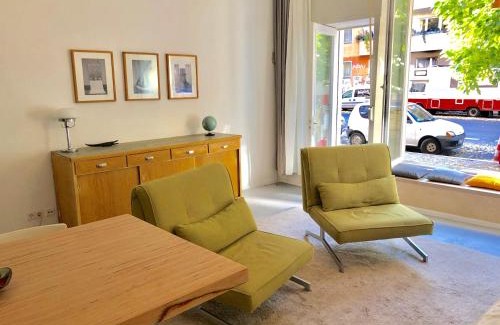 Friedrichshain-Kreuzberg Apartment | Ladenwohnung in Kreuzberg mit Parkplatz in einer Tiefgarage