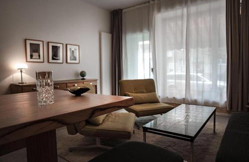 Friedrichshain-Kreuzberg Apartment | Ladenwohnung in Kreuzberg mit Parkplatz in einer Tiefgarage