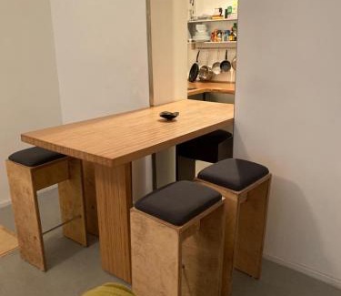 Friedrichshain-Kreuzberg Apartment | Ladenwohnung in Kreuzberg mit Parkplatz in einer Tiefgarage