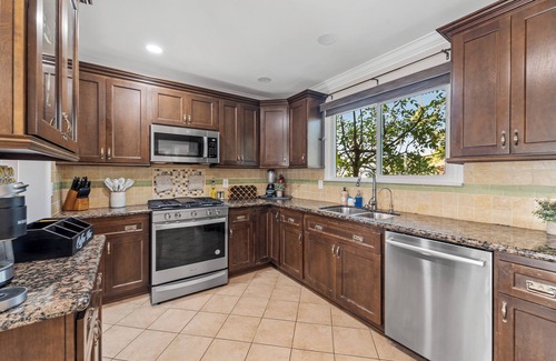 The Plaza House | Ladoga's Hideway, Gorgeous Pool, Game Room, Fire Pit, Private Backyard,BBQ Grill