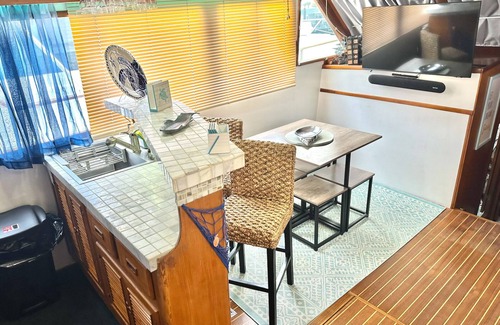 Marathon Boat Rental | Lady Blue Yacht in FL KEYS