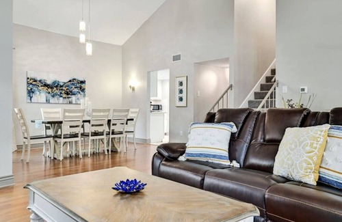 Milwood House | 'Lady Luxe' Amazing Yard! Pet Friendly!