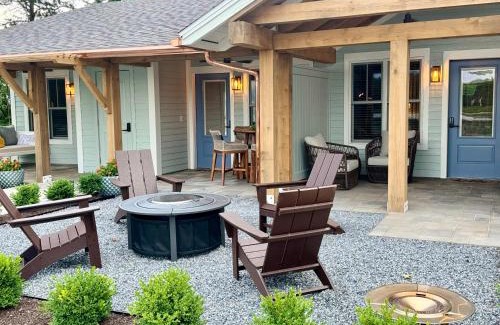 Essex Cabin | Lady on the Lake