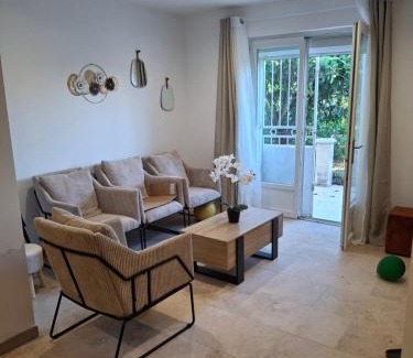 Caissargues House | LaDy ROSE NÎMES, House for 14 people