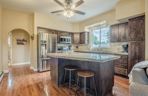 Fruita House | Ladybug III: Fire Pit, Bikes & King Suite Retreat