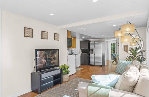 Moraga Blvd Cottage | Lafayette Creekside Cottage w/Deck Near Downtown &Trail