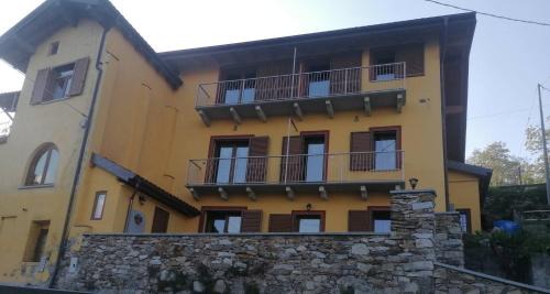 Pella Apartment | Lago D'Orta ampio monolocale con vista LaPlesna