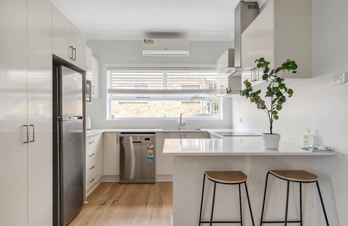 East Corrimal House | Lagoon House - Private Pool & Pet friendly