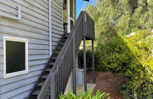 Alexandrina House | Lagoon View Lodge - a waterfront retreat