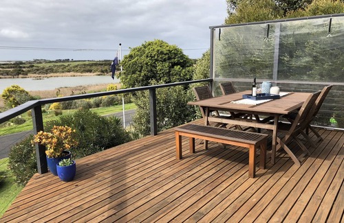 Alexandrina House | Lagoon View Lodge - a waterfront retreat