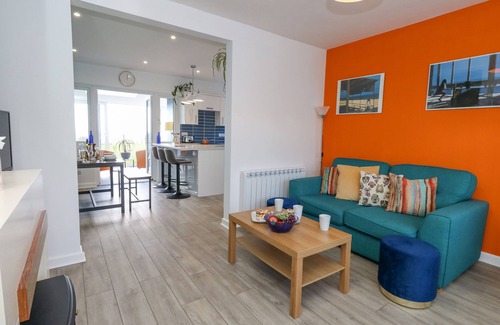 Wyke Regis House | LAGOON VIEW, pet friendly, with a garden in Wyke Regis