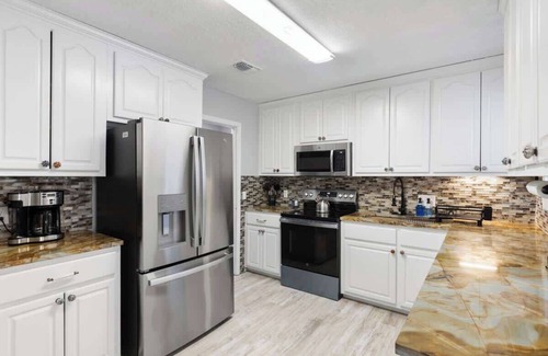 Ono Island House | Lagoona Villa: a Poolside Paradise