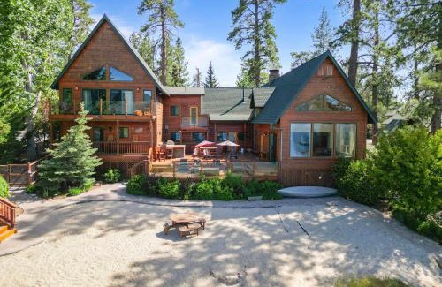 Big Bear Lake House | Lagunita Shores by AvantStay Beautiful Lakefront Mansion w Hot Tub BBQ